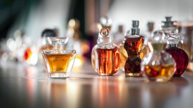 selective focus photography of clear glass perfume bottle