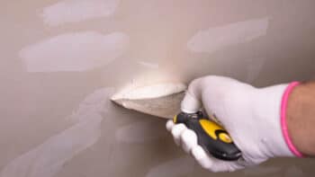 How Long Does Spackle Take To Dry?