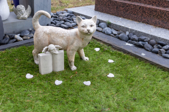 Grave of a cat, stone cat statue in the pet cemetery, RIP